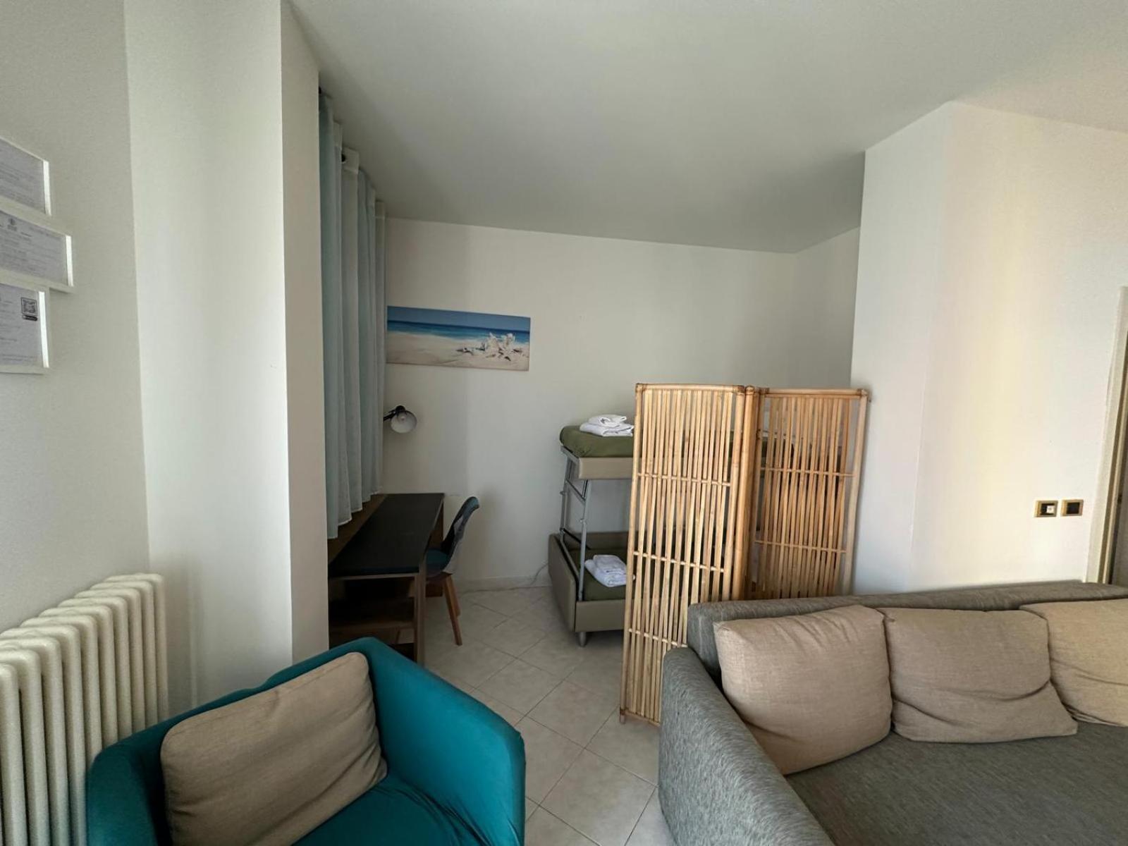 Beach House Holiday Apartments Rimini Exterior photo