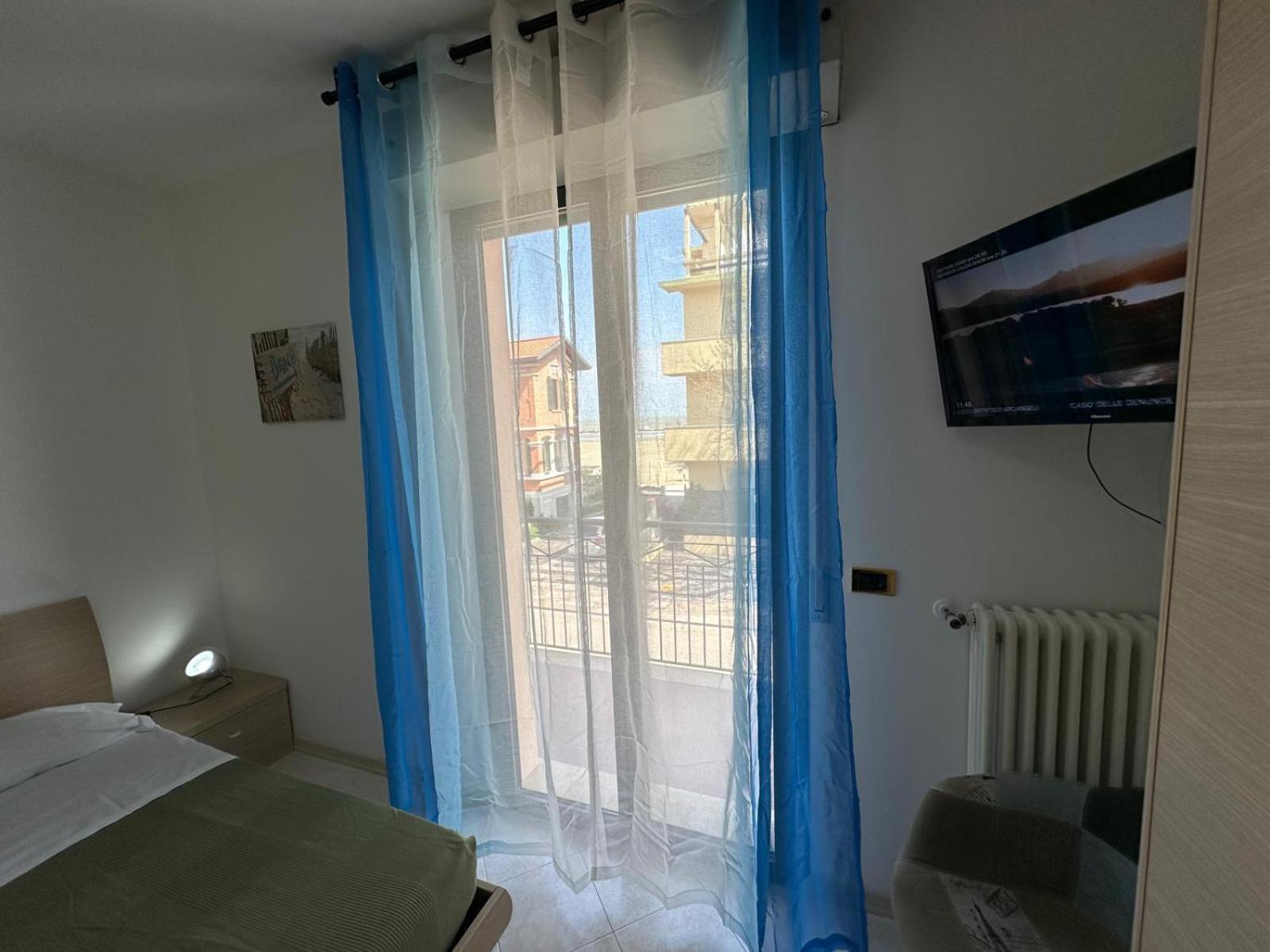 Beach House Holiday Apartments Rimini Exterior photo