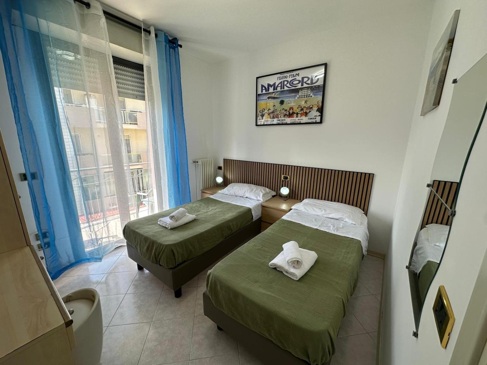 Beach House Holiday Apartments Rimini Exterior photo